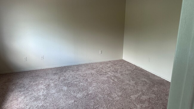 Building Photo - 2928 Stonycroft Dr