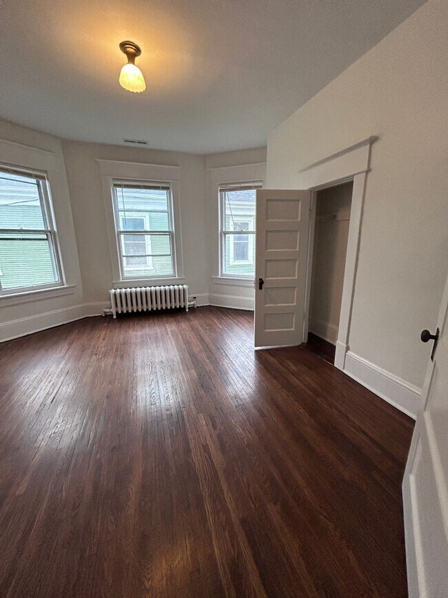Building Photo - Renovated Victorian with historic touches & huge yard!