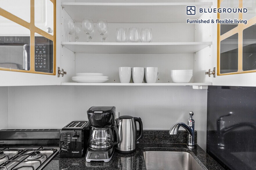 Building Photo - 118 Christopher St