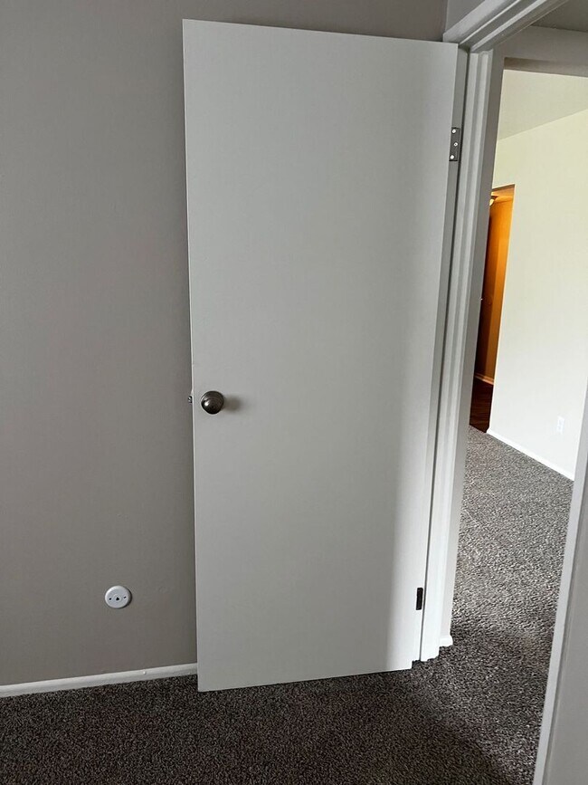 Building Photo - Modern 2-Bedroom Apartments in Crown Point, IN – Pet Friendly!