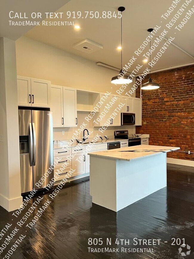 Building Photo - Beautiful 2 Bedroom 2 Bath Luxury Apartmen...