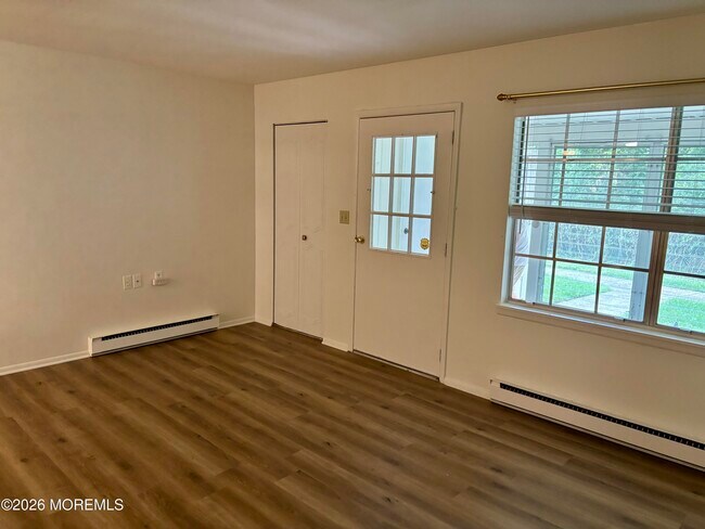 Building Photo - 1192B Clydebank Ct