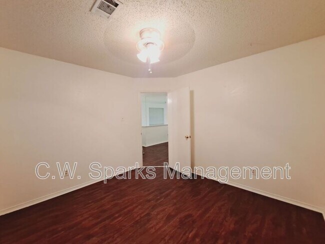 Building Photo - 4617 Sandera Ln