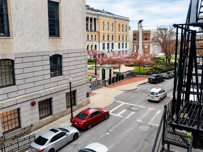 Building Photo - 21 Beacon St