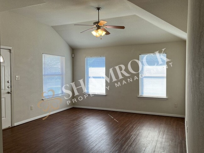 Building Photo - 3 bedroom/2 bath duplex in Midway ISD