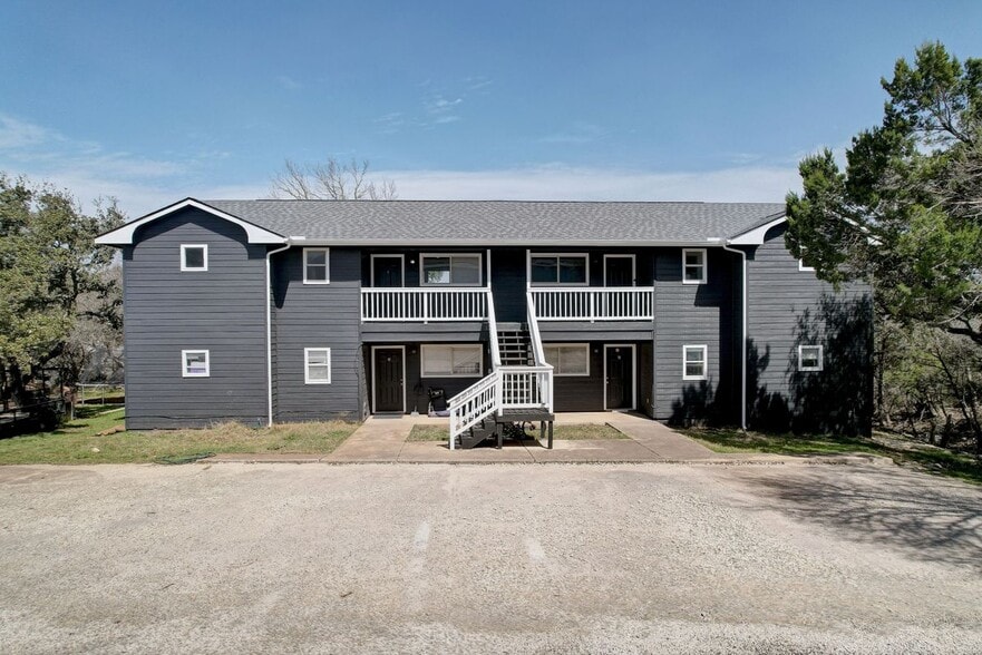 Building Photo - 450 Shady Bluff Dr