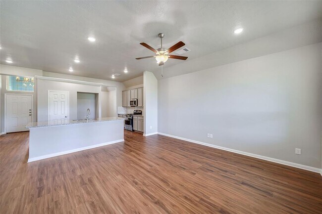 Building Photo - 1042 Tomball Downs Dr