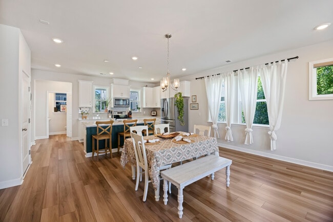 Building Photo - 210 Winding River Dr