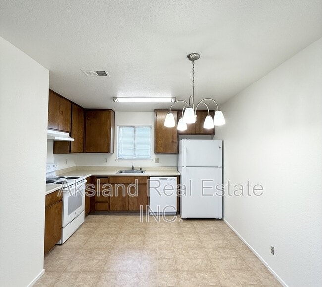 Building Photo - 200 Northwoods Ave