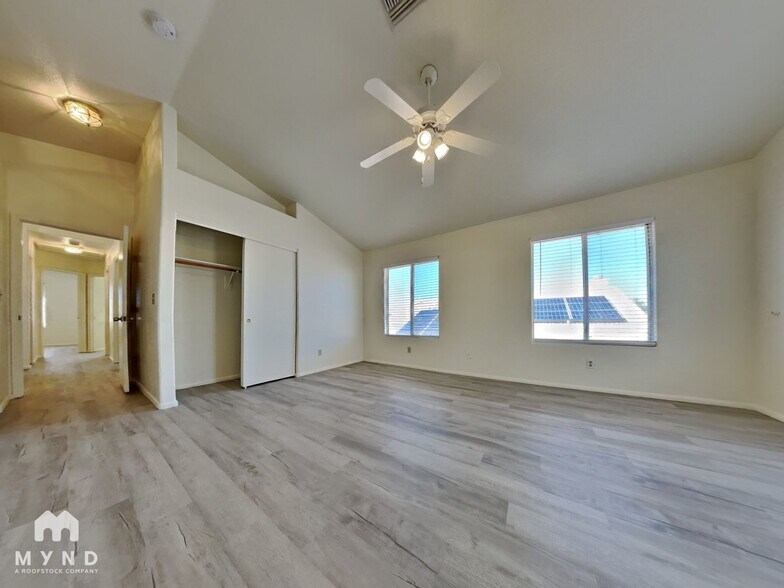 Building Photo - 9056 N Wild Eagle Ave