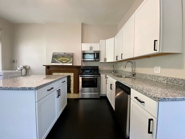 Building Photo - 146 Parker St