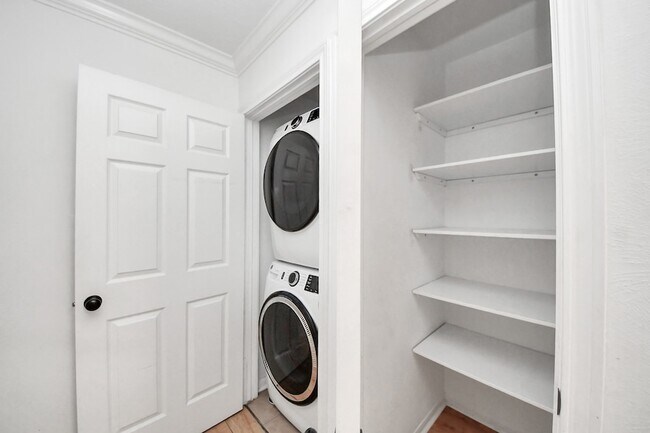 Building Photo - 12755 Mill Ridge Dr