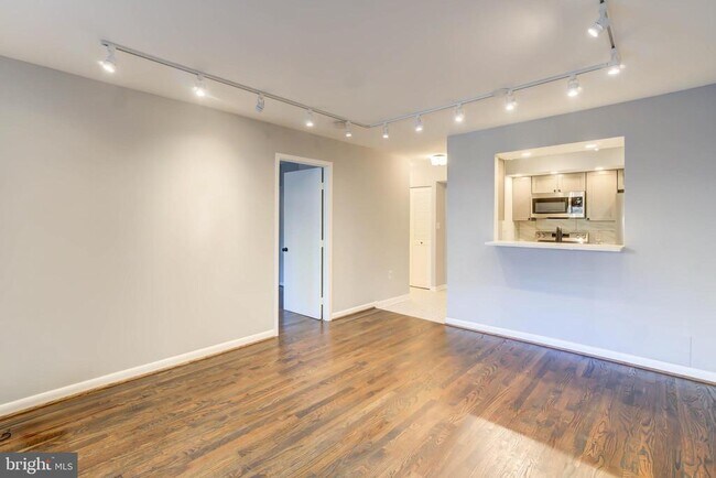 Building Photo - 2111 Wisconsin Ave NW