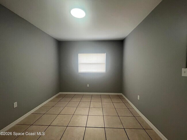 Building Photo - 402 Adams Ave