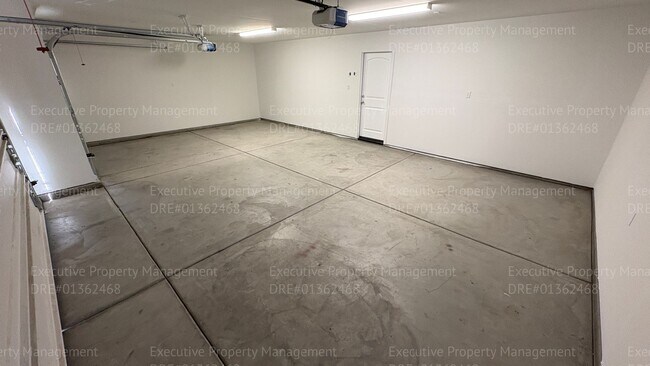 Building Photo - 5 bedroom, 2 bathroom, 3 car garage located near Taft Hwy/ Chevalier Rd