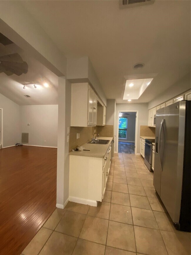 Building Photo - 9 N Deerfoot Cir