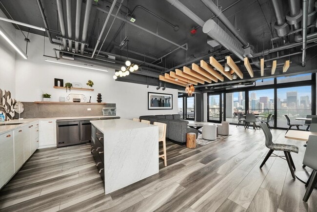 Building Photo - 1530 S State St