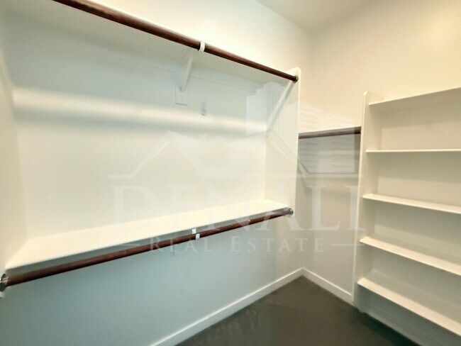 Building Photo - 1636 W Estes Way
