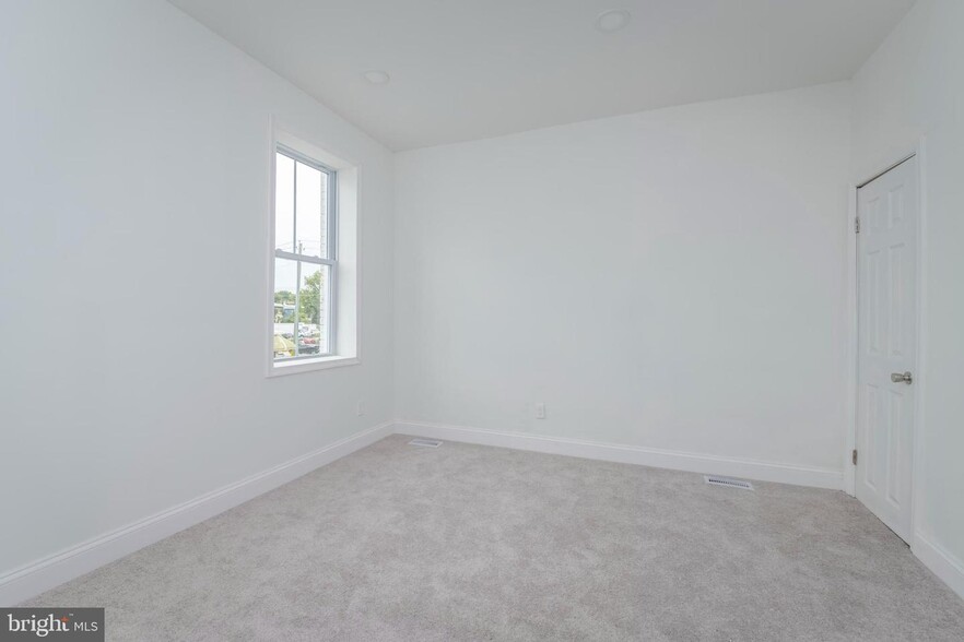 Bed 1 - 2211 W Saratoga St