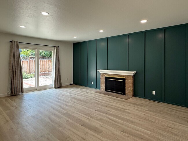 Building Photo - Bright & Updated 3 Bedroom 2 Bath Single Family Home in Santa Clara