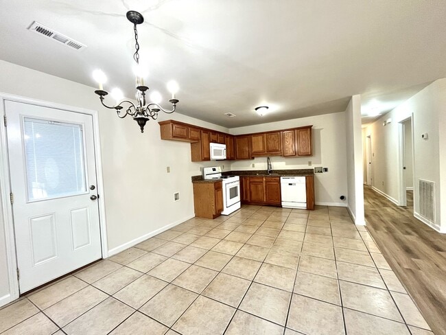 Building Photo - 97 Pecan St