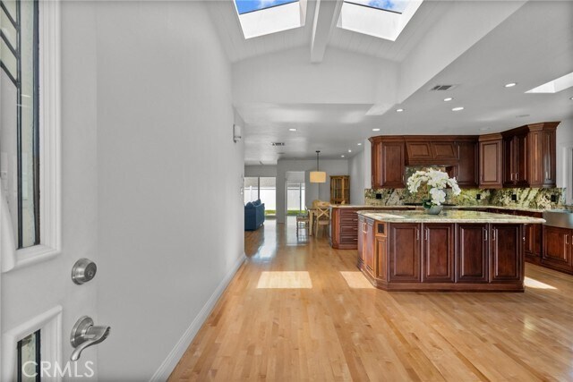 Building Photo - 321 Vía San Sebastian