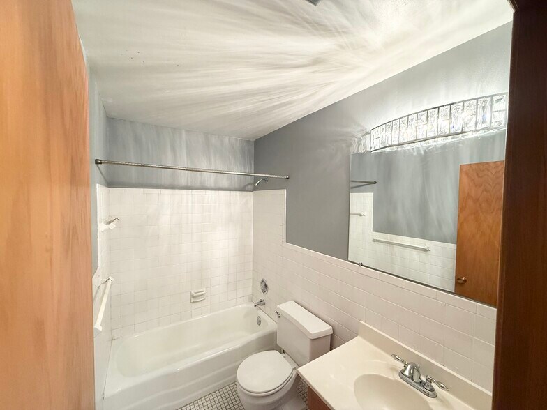 Bathroom - 9147 Highway 55