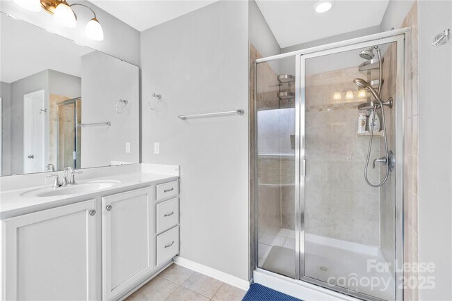 Building Photo - 5829 Dinsmore Ln