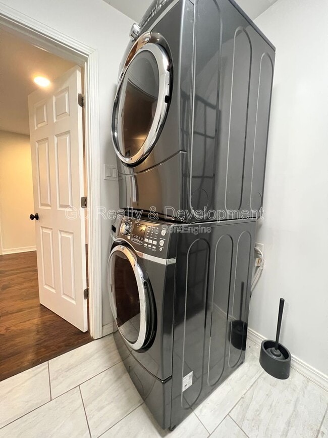 Building Photo - 565 Kingman Ln