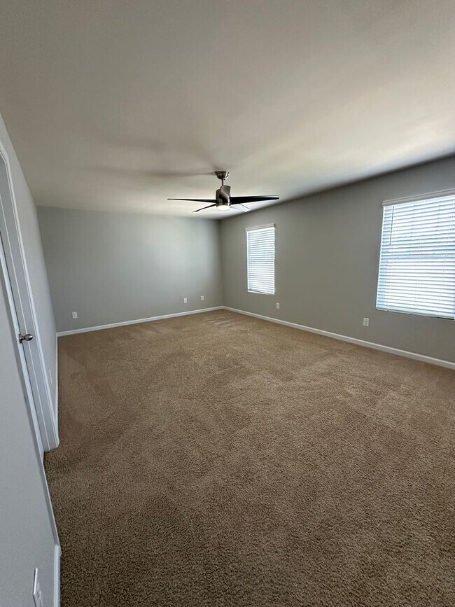 Building Photo - 4 Bedroom home in Gainesville!