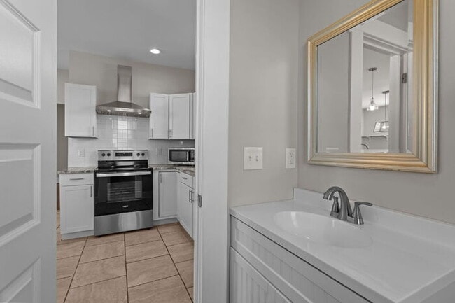 Building Photo - Updated 1920s Colonial in Northside – 3 Bed, 4 Bath – Available Now – $2,895/mo