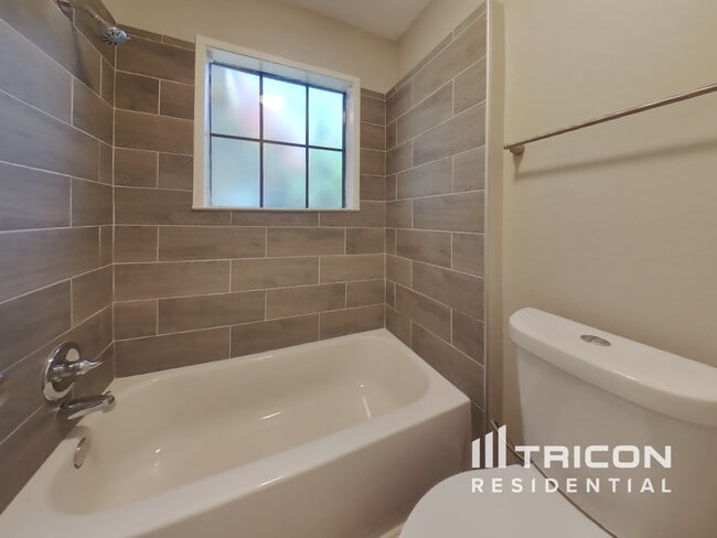 Building Photo - 4704 Wineberry Dr