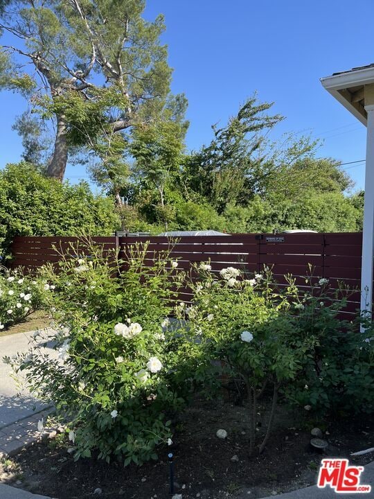 Building Photo - 3800 W Legion Ln