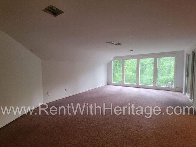 Building Photo - Charming Cabin Style Home on 1.3 Acres / F...