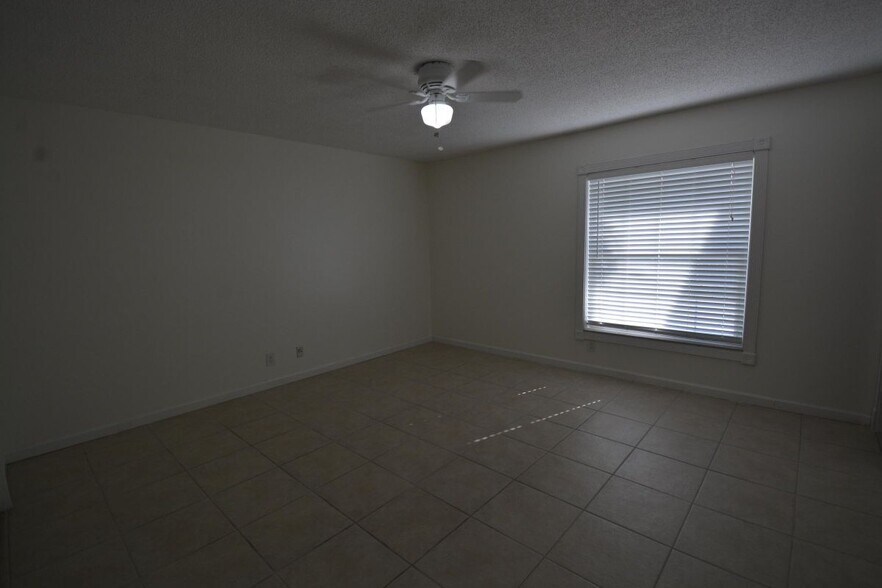 Building Photo - 1379 Pinetta Cir