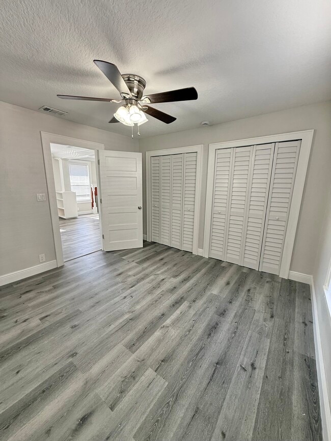 Building Photo - 5904 N Eustace Ave