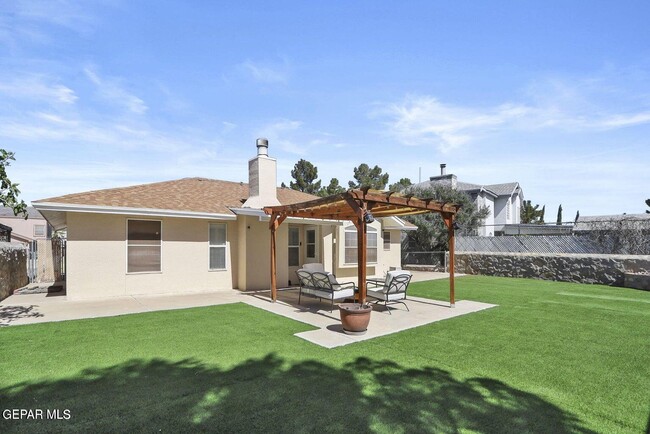 Building Photo - 10912 Loma De Luz Pl