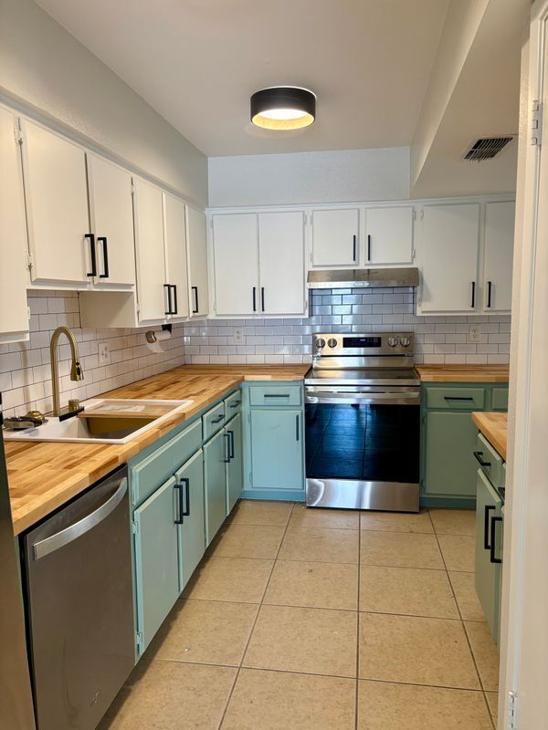 Primary Photo - 3243 N 38th St