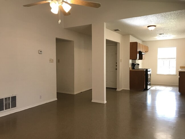 Building Photo - Sandiland