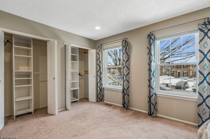 Building Photo - 1407 Doolittle Dr