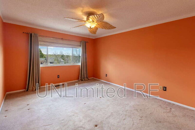 Building Photo - 5000 E Palomino Ln