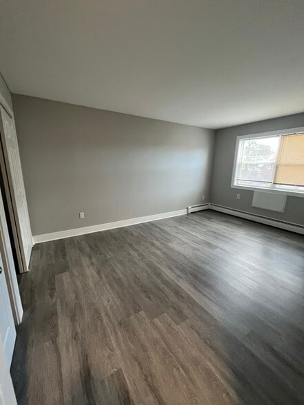 Building Photo - 431 Park Ave