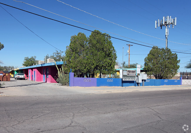 Primary Photo - Fontana East Apartments