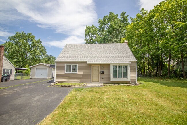 Building Photo - 2 BD 1 BA North Colonie Schools