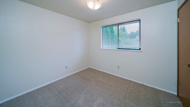 Building Photo - Cozy Rambler 3bed 2bath with Fully Fenced ...