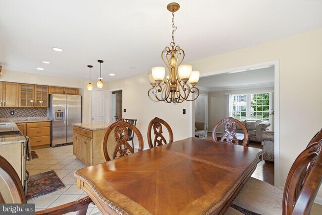 Building Photo - 10205 Balsamwood Dr