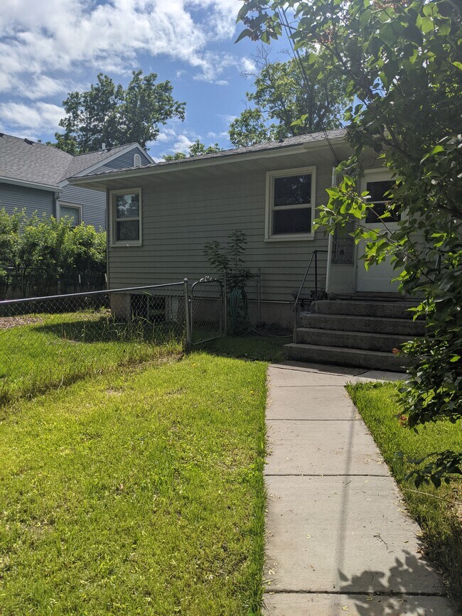 Building Photo - 414 S 12th Ave