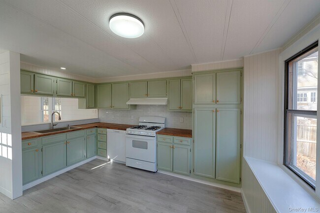 Building Photo - 193 Decker Rd