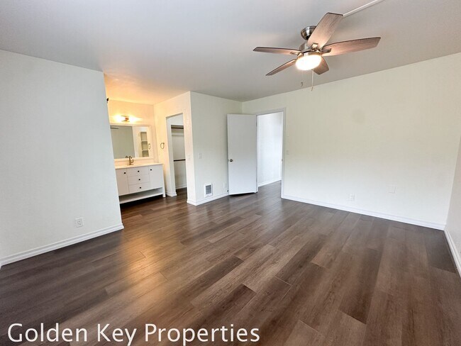 Building Photo - Ocean-View 2BR/2.5BA Townhome in Cardiff!