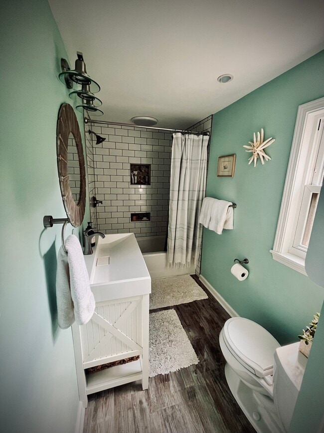 Building Photo - 1125 Hillsview Terrace